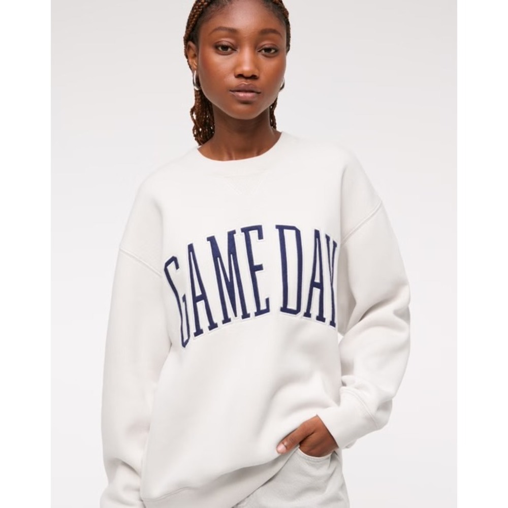 Abercrombie & Fitch Game Day Sunday Crew Sweatshirt, Cream Navy Large Collegiate